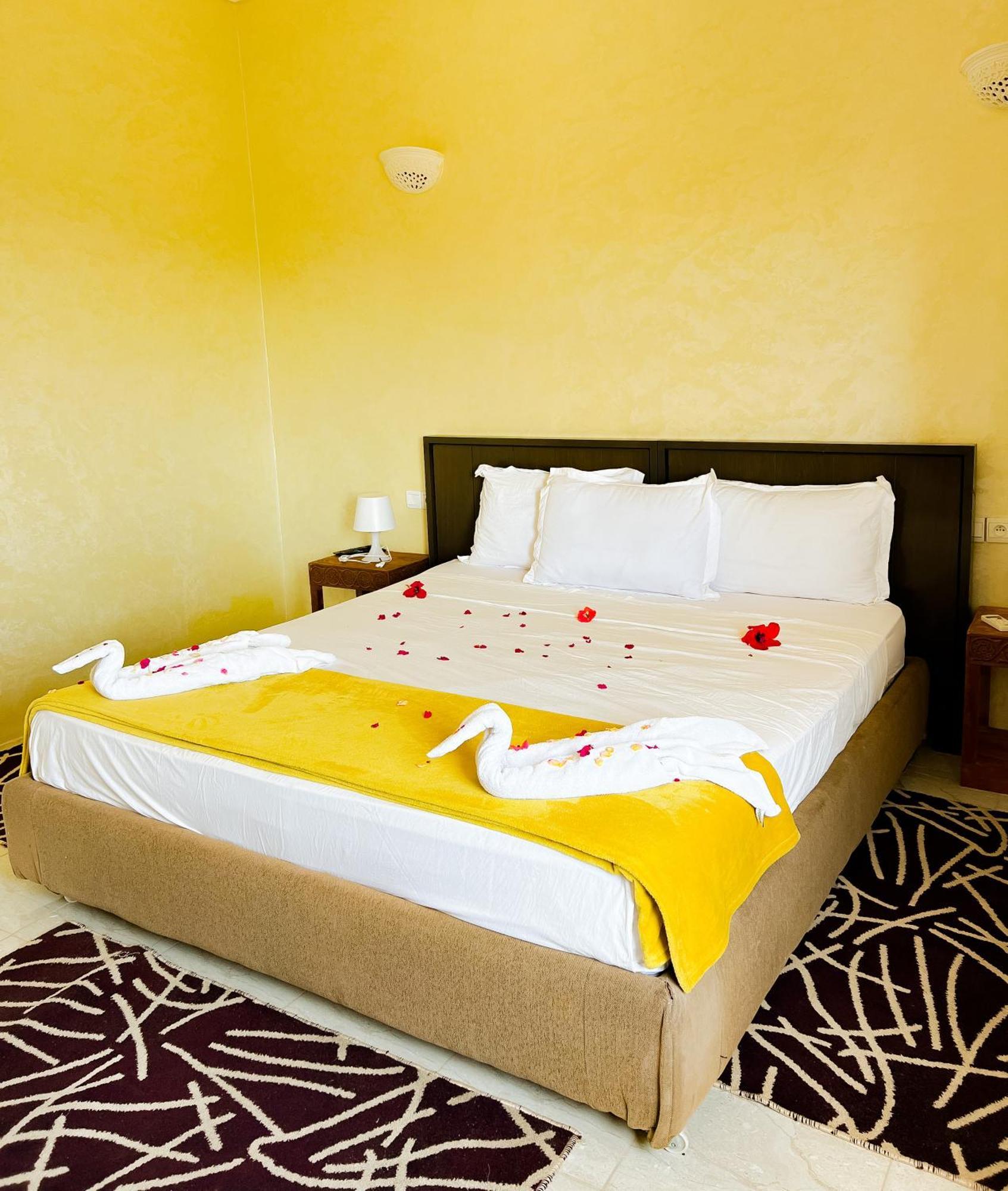 Guest House Qodwa Sidi Abdallah Ghiat Bagian luar foto