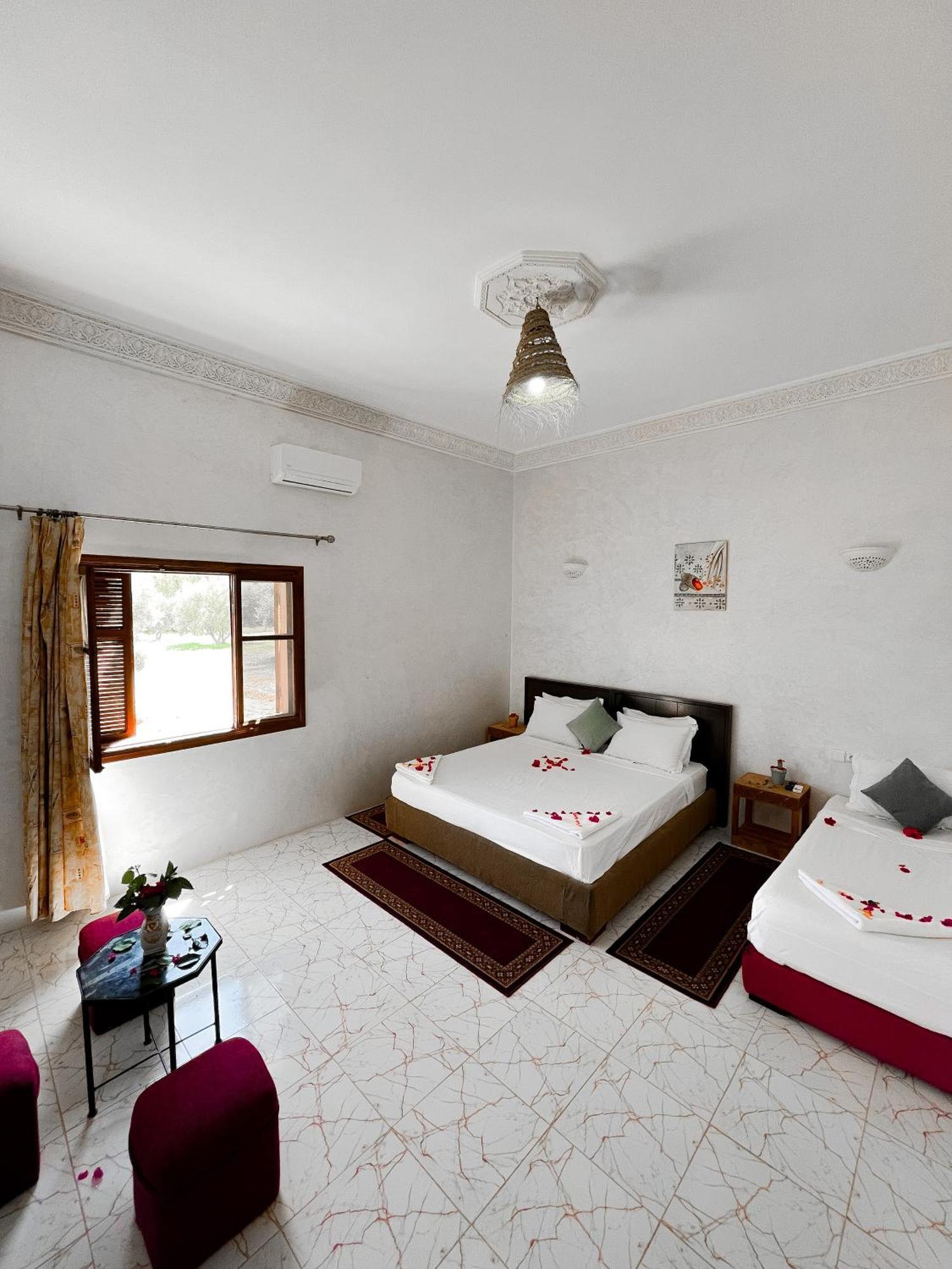 Guest House Qodwa Sidi Abdallah Ghiat Bagian luar foto