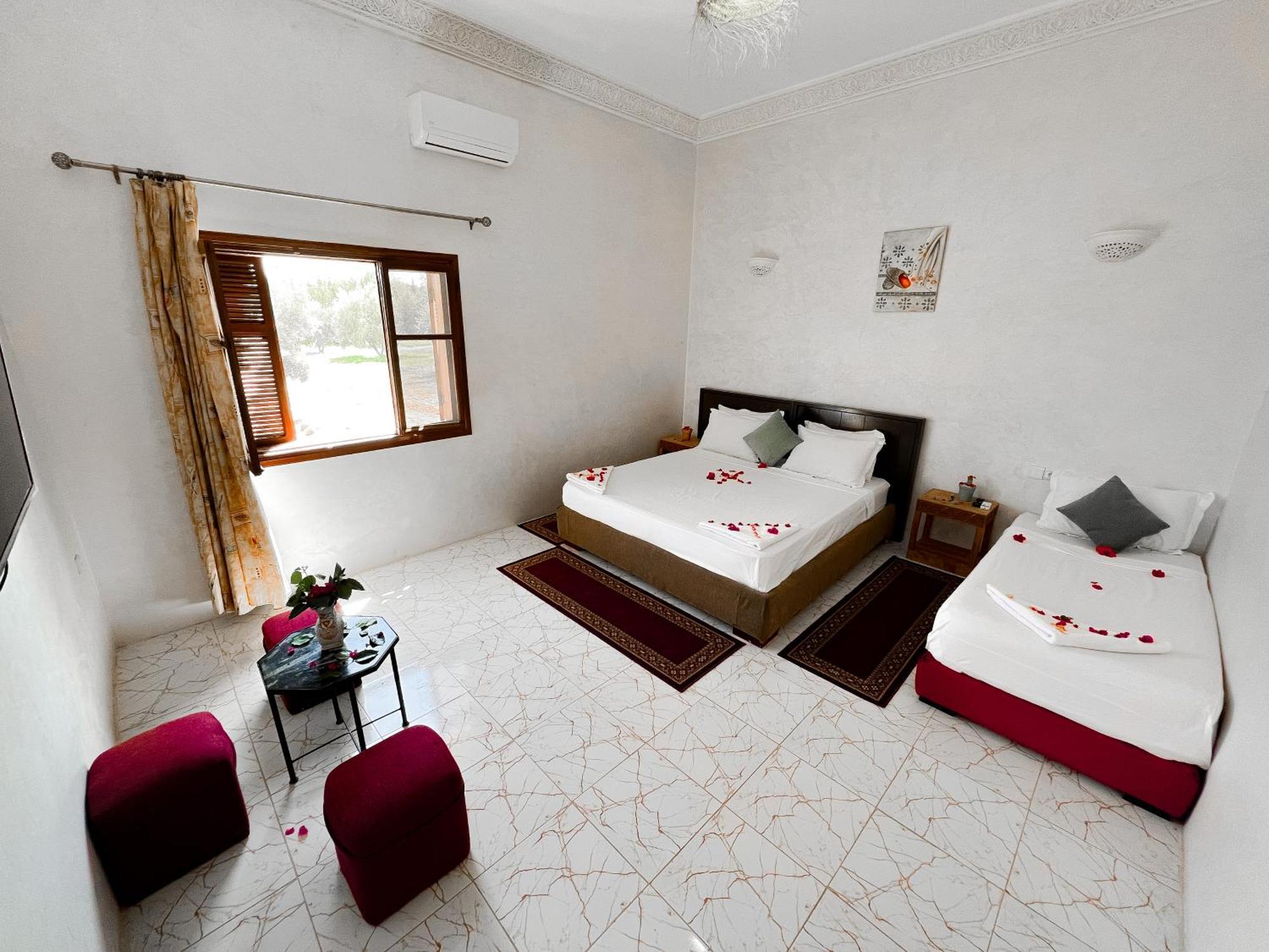 Guest House Qodwa Sidi Abdallah Ghiat Bagian luar foto