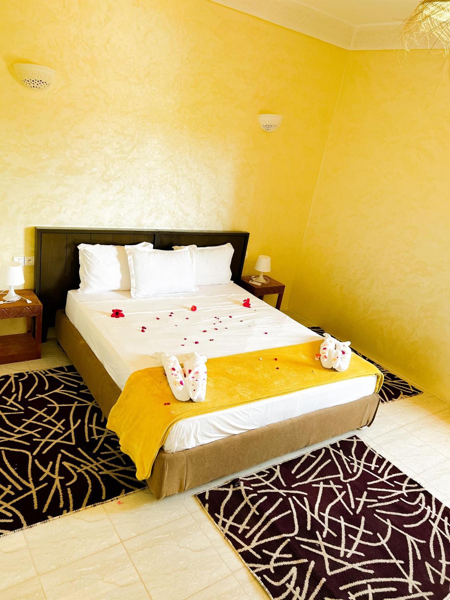 Guest House Qodwa Sidi Abdallah Ghiat Bagian luar foto
